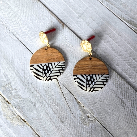 Wooden Resin Earrings - Picture 4 of 5
